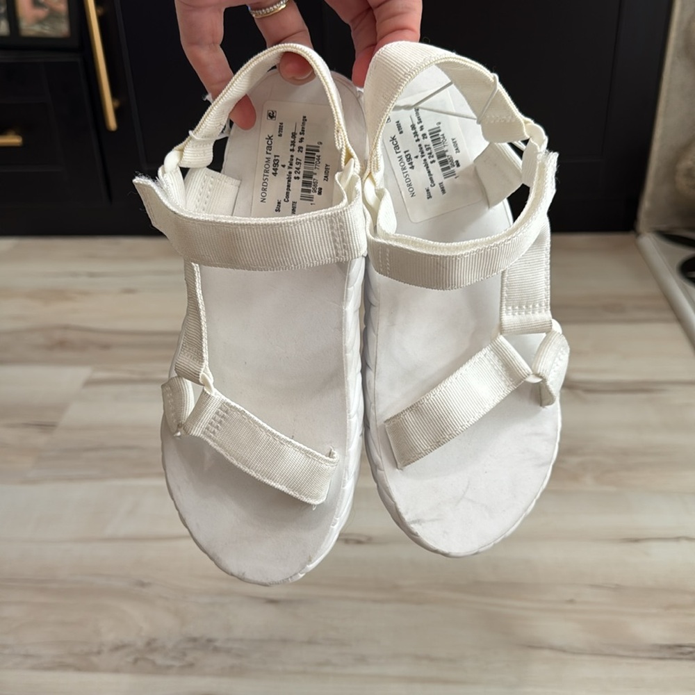 DV by Dolce Vita Zaidey Sandal in White